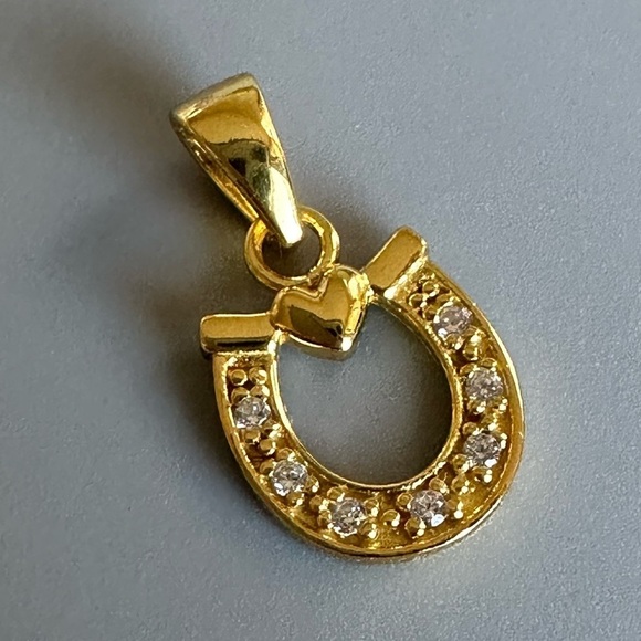 14k Gold Horseshoe and Heart Diamond Pendant - Picture 7 of 8
